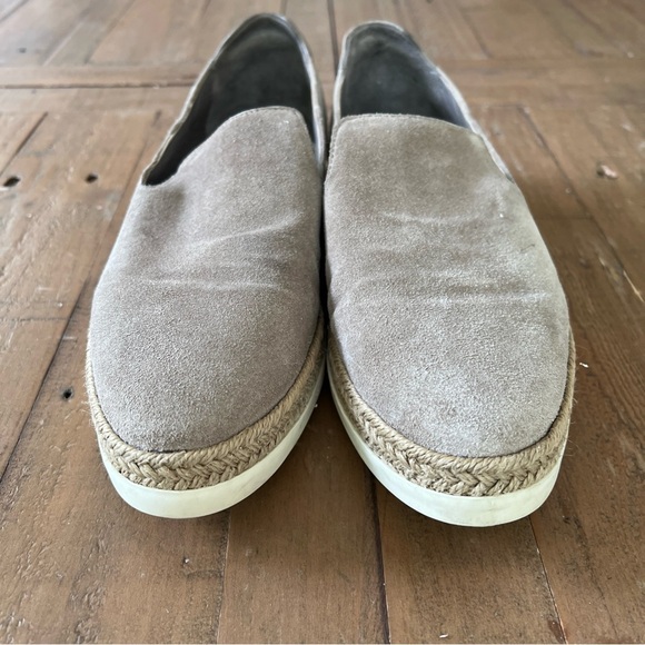 VINCE Dillon Sneakers EU 37 US 7 Beige Woodsmoke Suede Slip On Woven Preppy - Picture 2 of 9